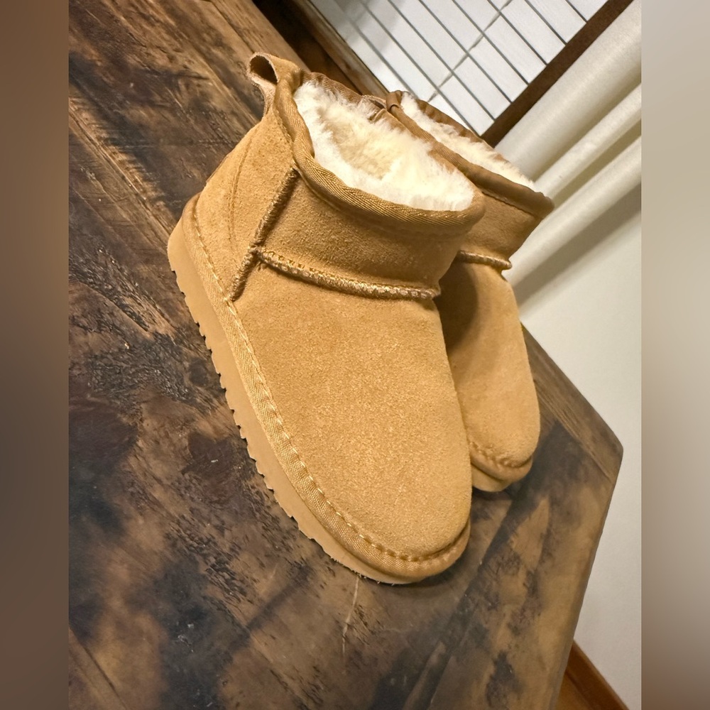 Girls Ugg ultra mini boots size 12 (like new)
